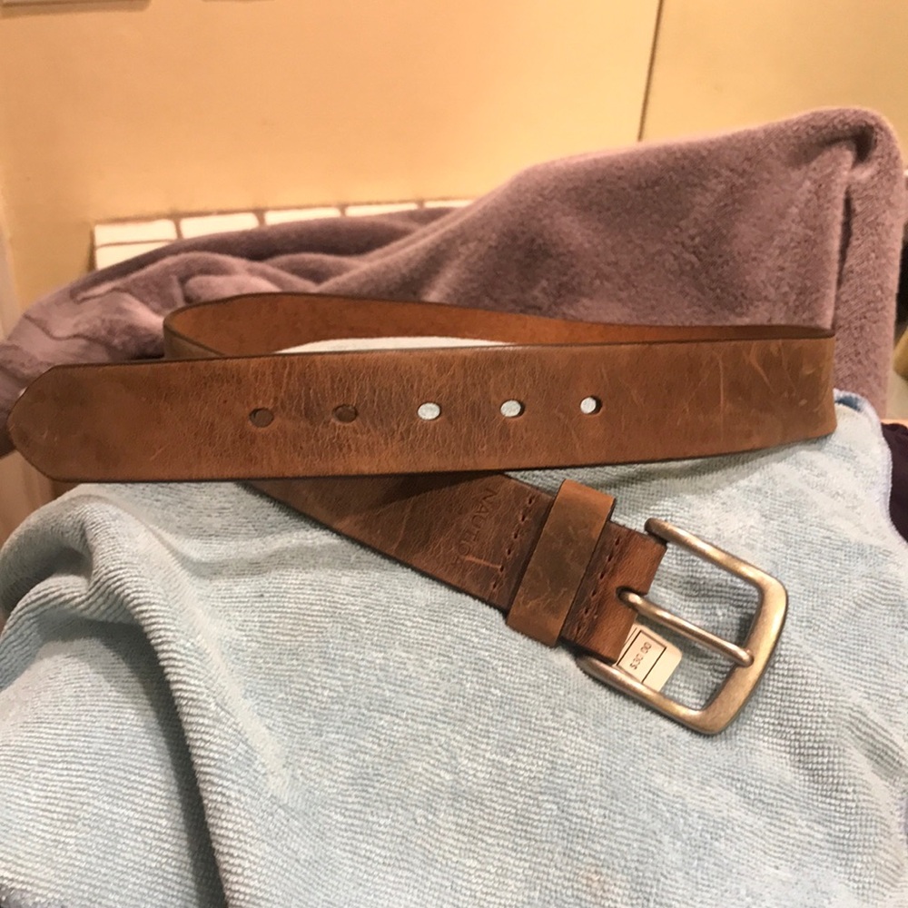 Nautical 36/ full grain leather selling as used has tag!
